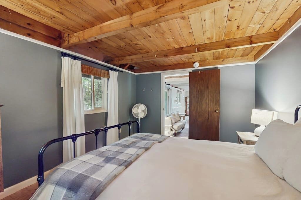 Photo of Bedroom in Tuftonboro