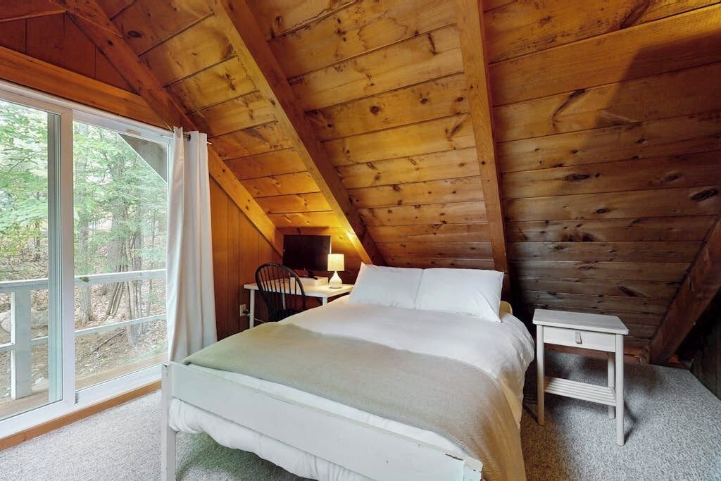 Photo of Bedroom in Tuftonboro