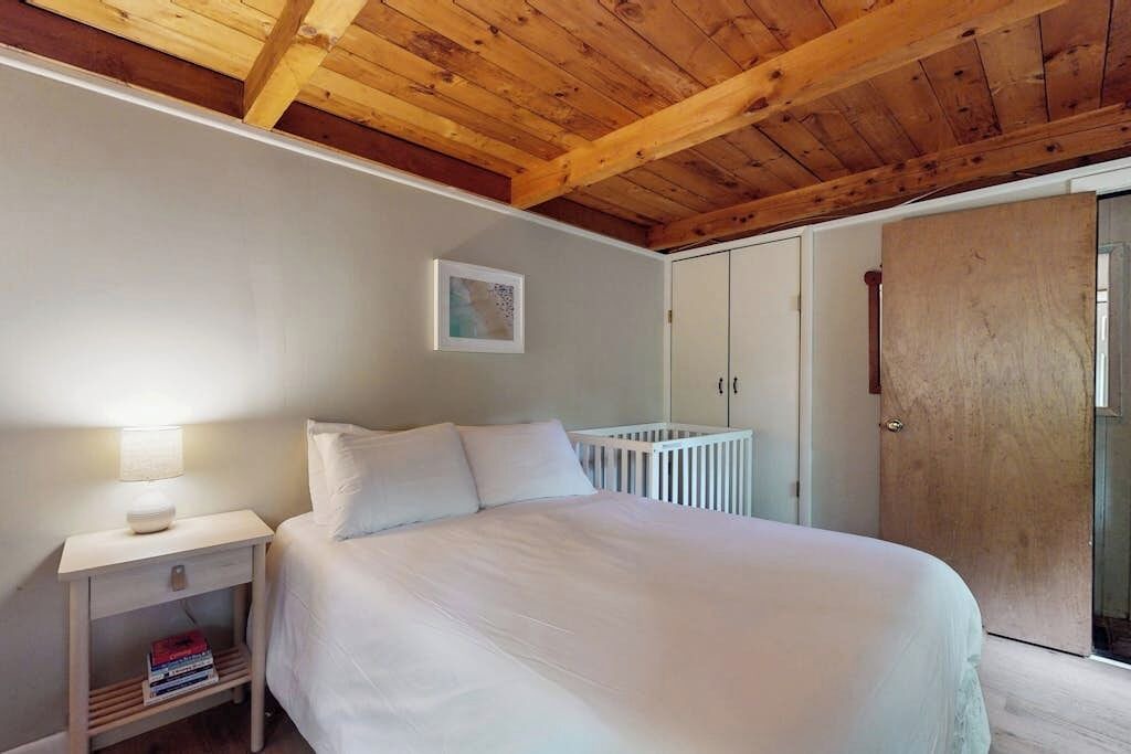Photo of Bedroom in Tuftonboro