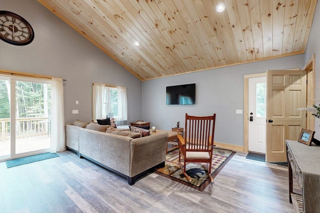 Photo of Livingroom in Wolfeboro