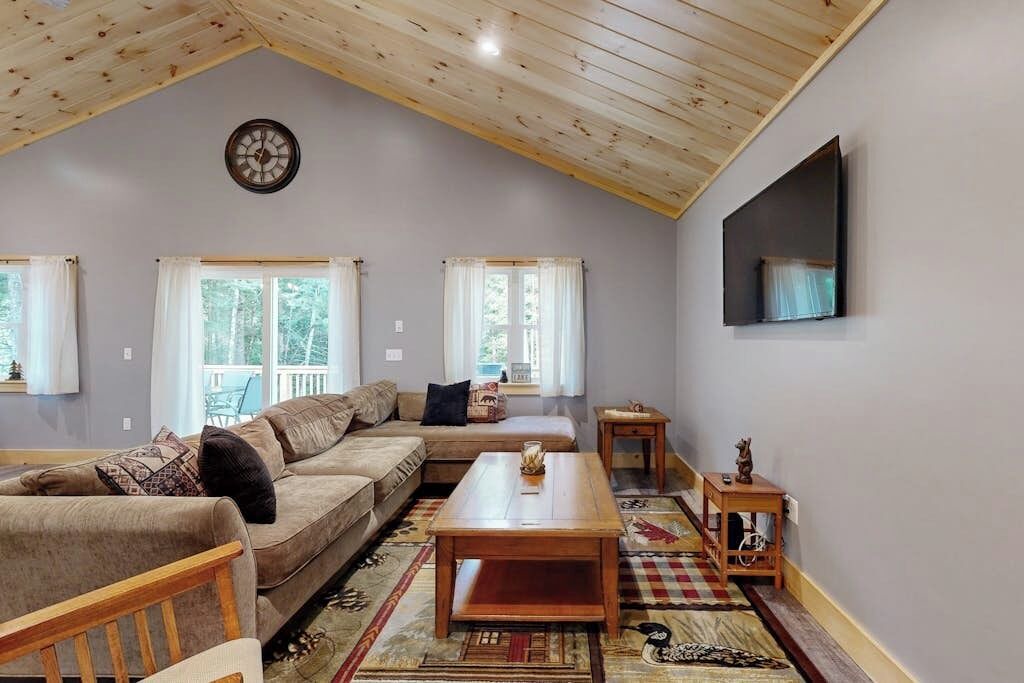 Photo of Livingroom in Wolfeboro