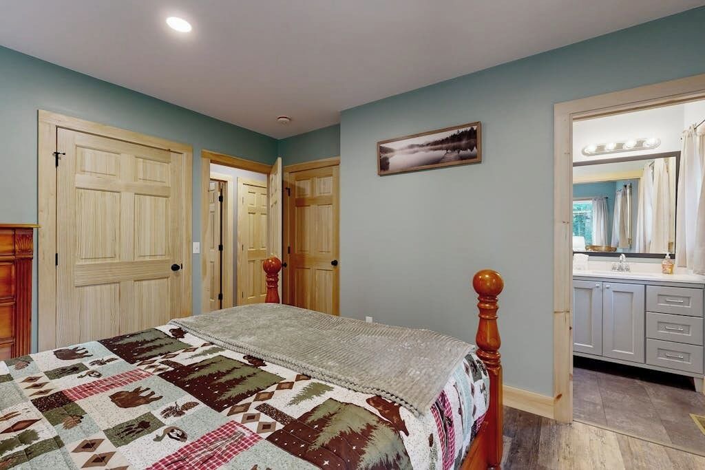 Photo of Bedroom in Wolfeboro