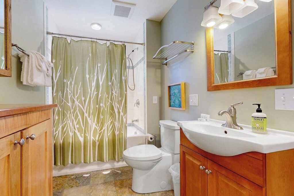 Photo of Bathroom in Warren