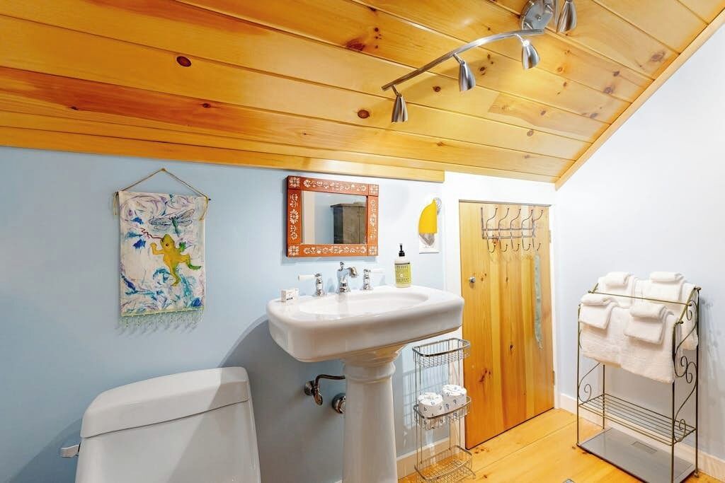 Photo of Bathroom in Warren