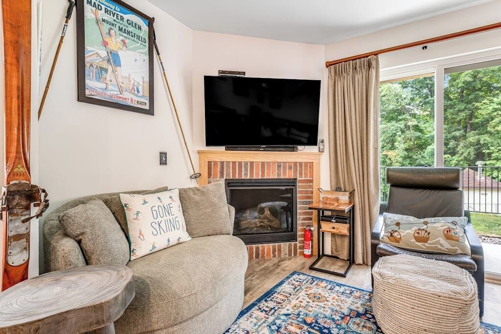 Photo of Livingroom in Warren