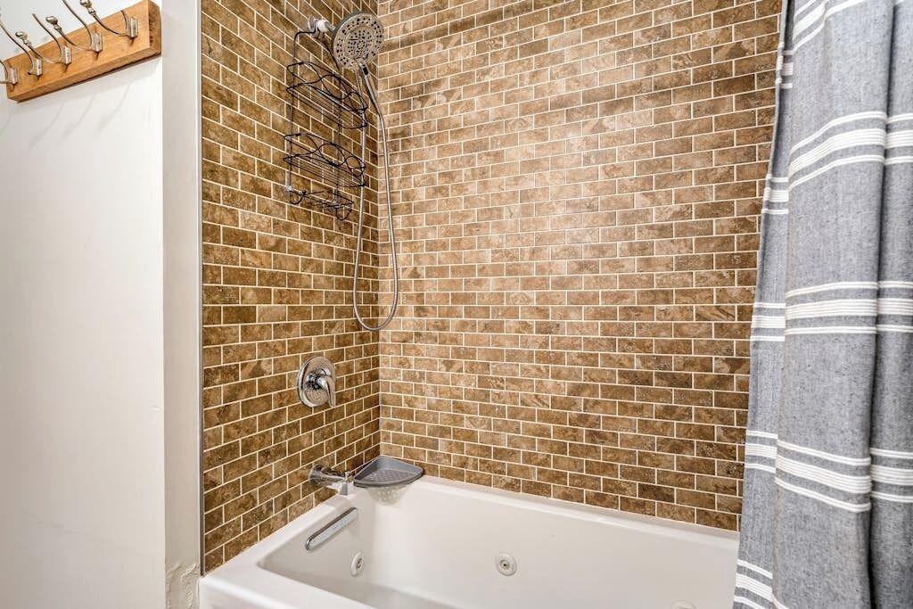 Photo of Bathroom in Warren
