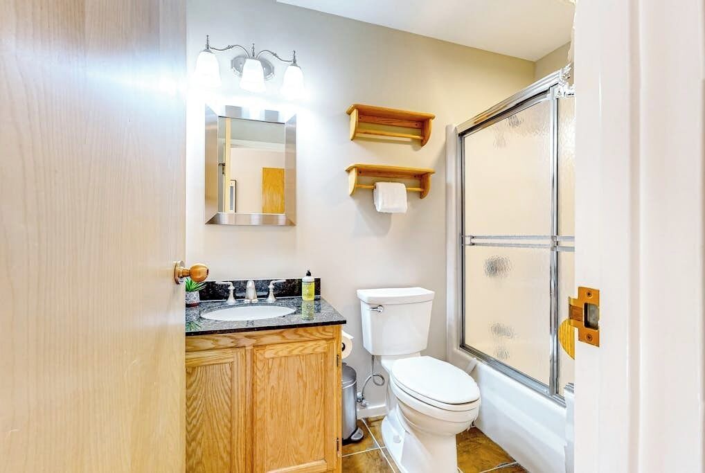 Photo of Bathroom in Warren