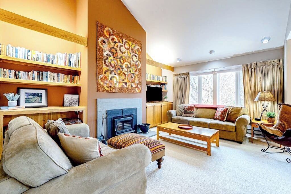 Photo of Livingroom in Warren