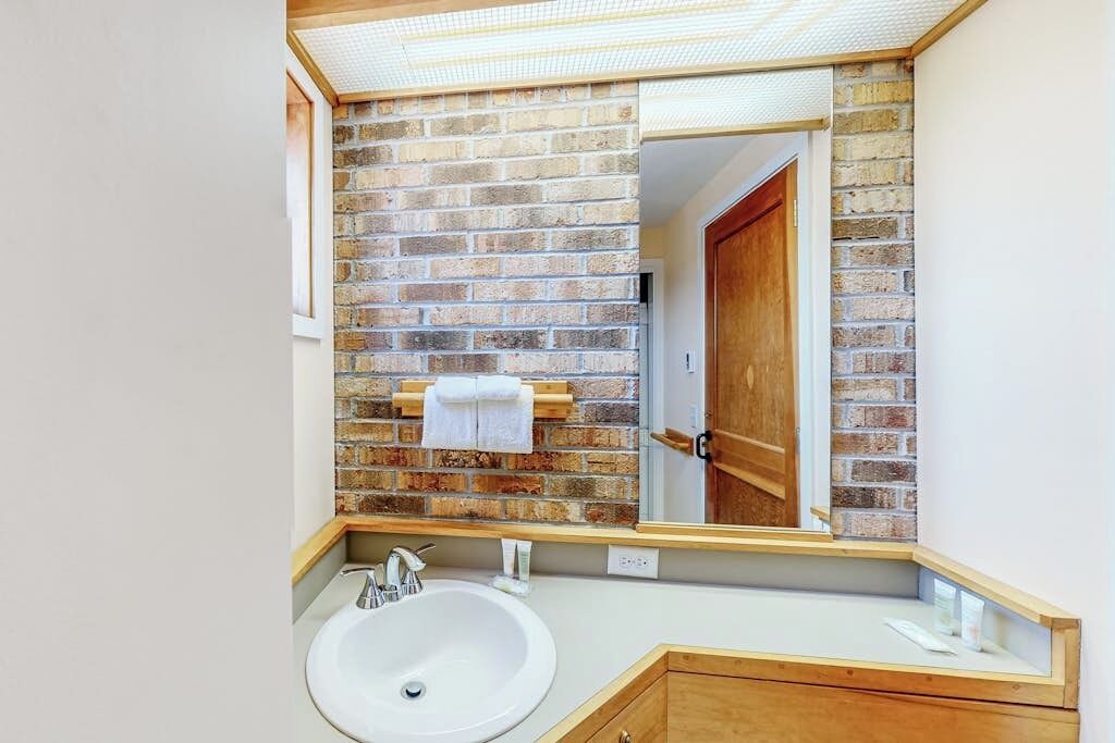 Photo of Bathroom in Warren