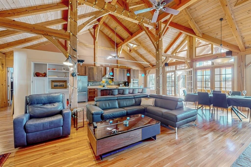 Photo of Livingroom in Underhill