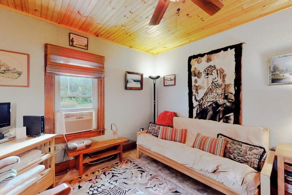 Photo of Livingroom in North Hero