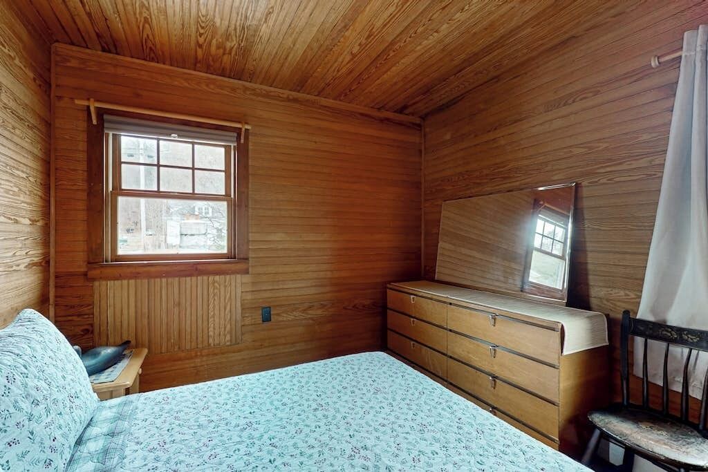 Photo of Bedroom in Bomoseen