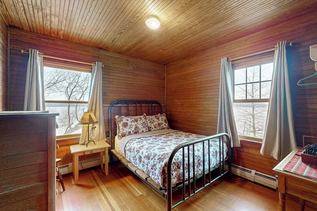 Photo of Bedroom in Bomoseen