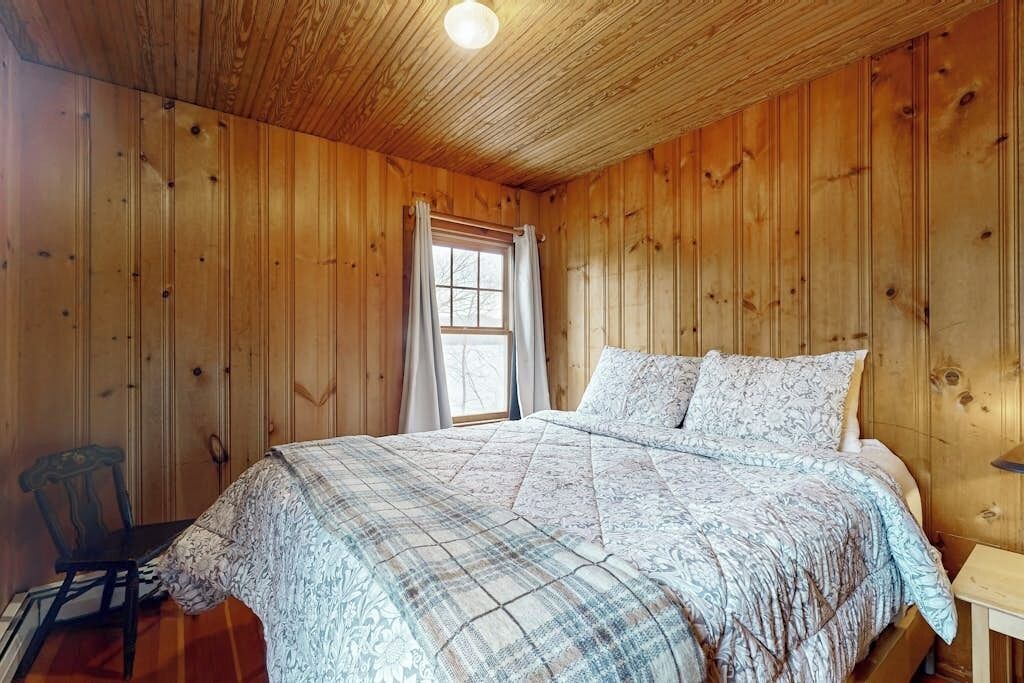 Photo of Bedroom in Bomoseen