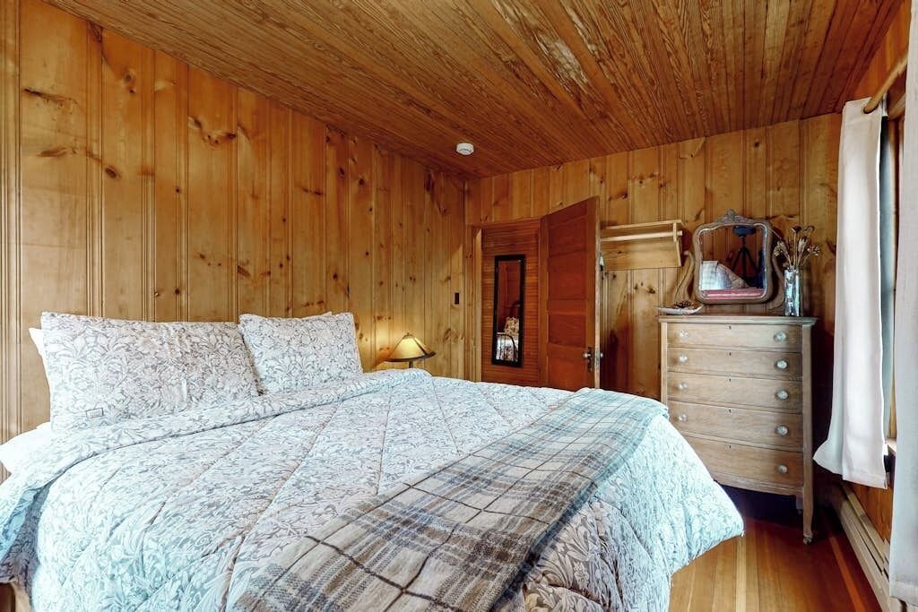 Photo of Bedroom in Bomoseen