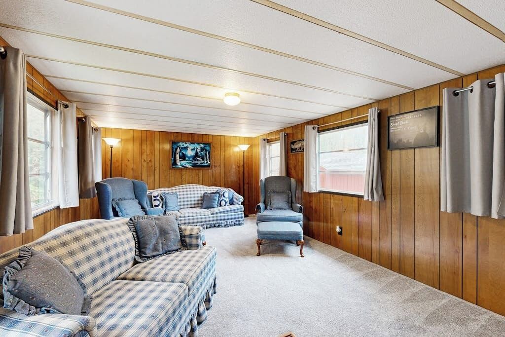 Photo of Livingroom in Bridgewater Corners