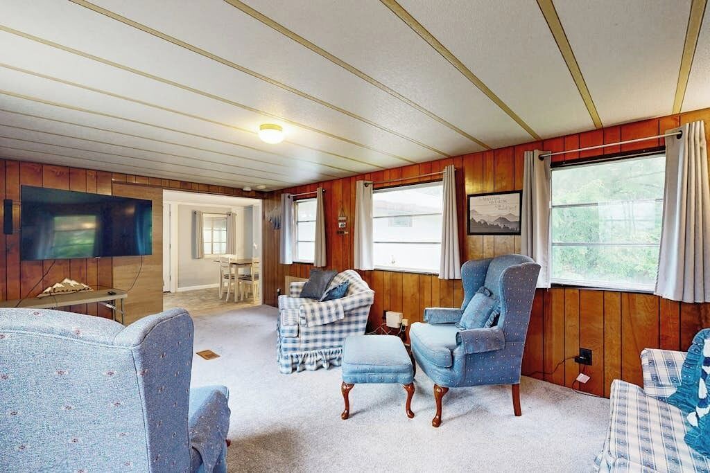 Photo of Livingroom in Bridgewater Corners