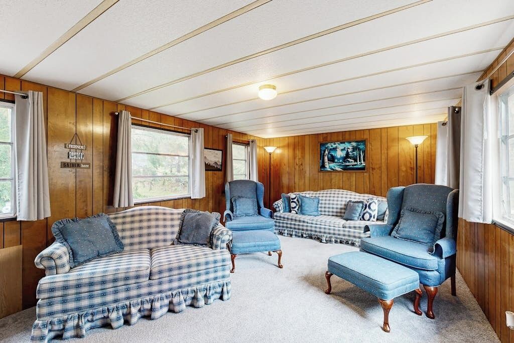 Photo of Livingroom in Bridgewater Corners
