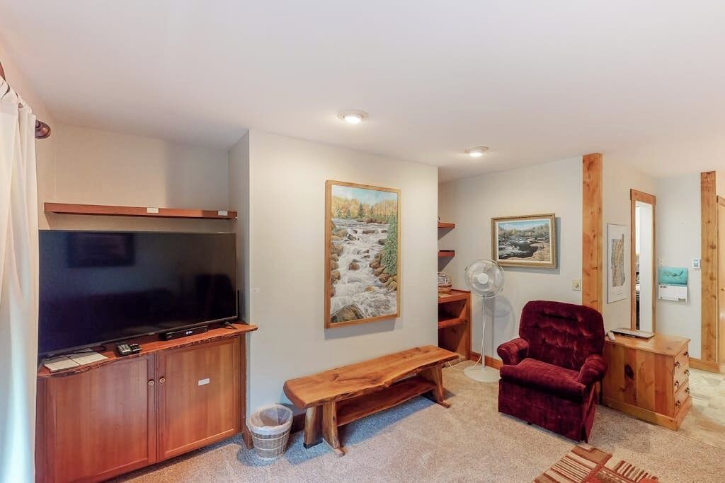 Photo of Livingroom in Warren