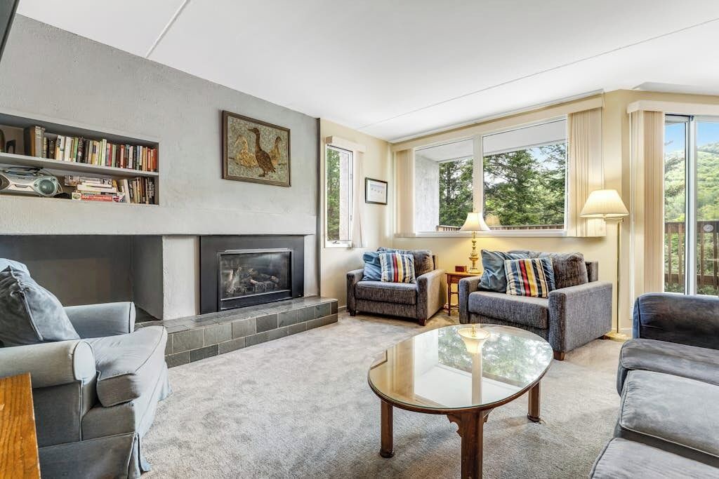 Photo of Livingroom in Warren