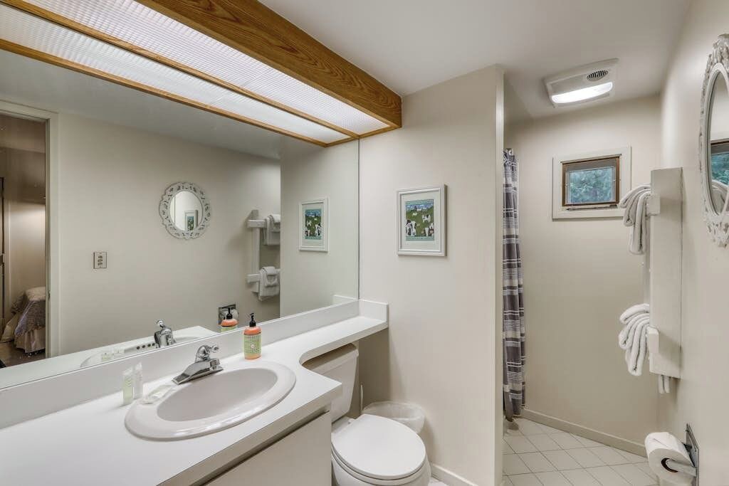 Photo of Bathroom in Warren