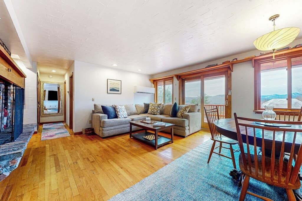 Photo of Livingroom in Pittsfield