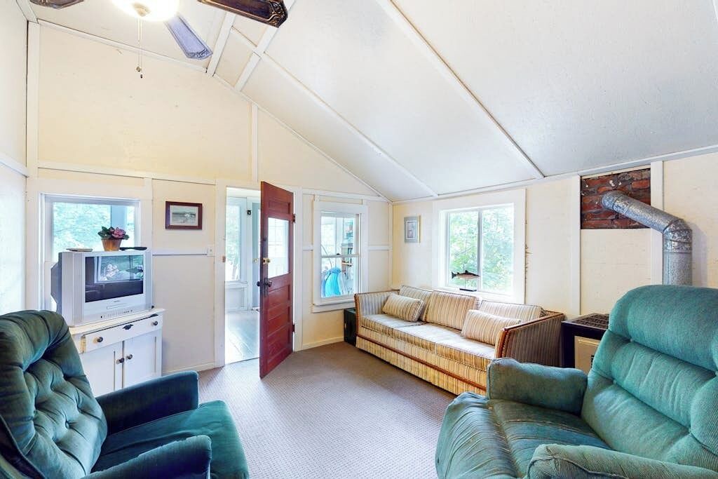 Photo of Livingroom in Poultney