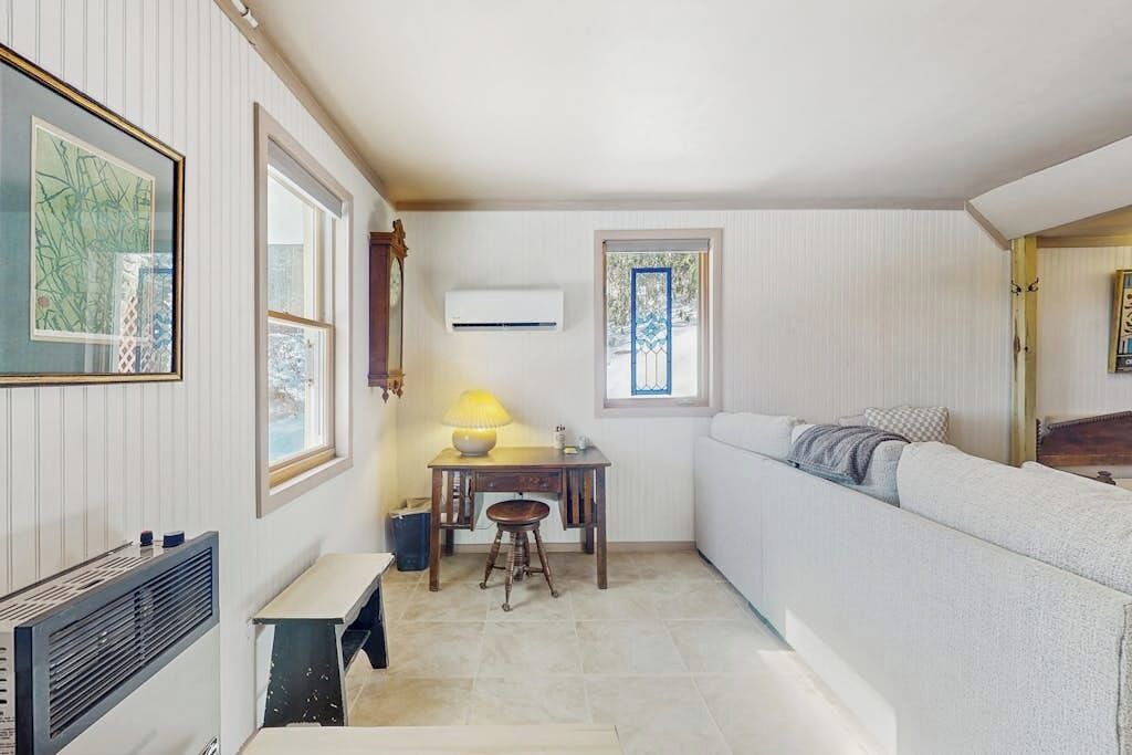Photo of Livingroom in Pittsfield