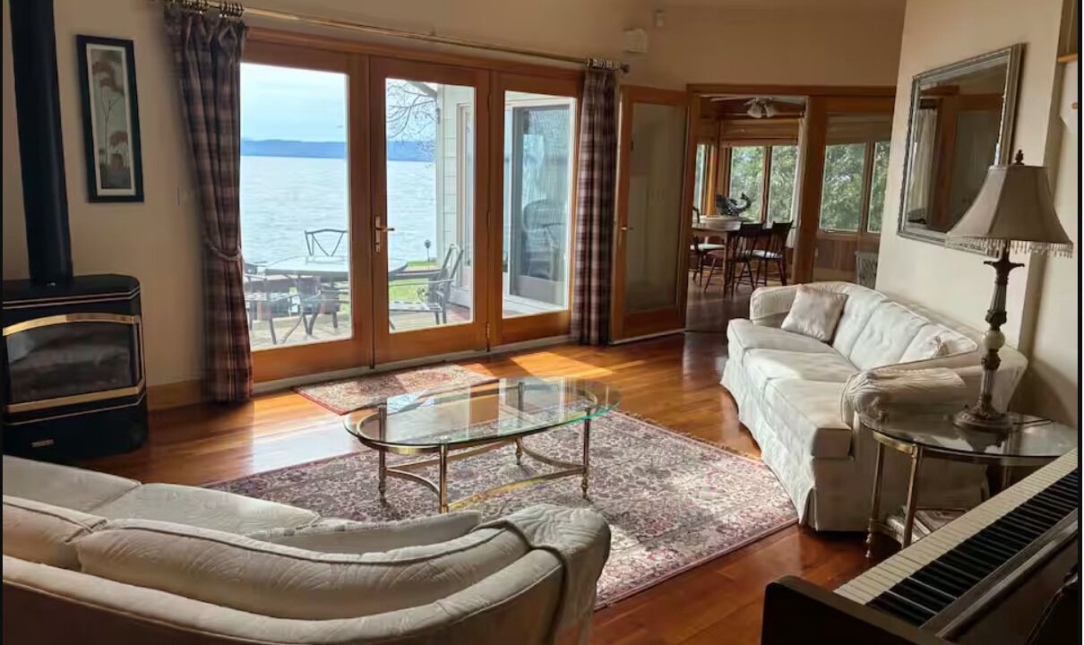 Photo of Livingroom in Malletts Bay