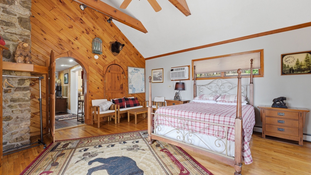 Photo of Bedroom in Lake George