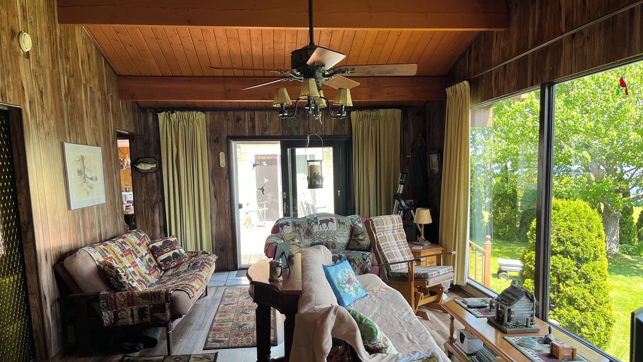 Photo of Livingroom in Ellenburg Depot
