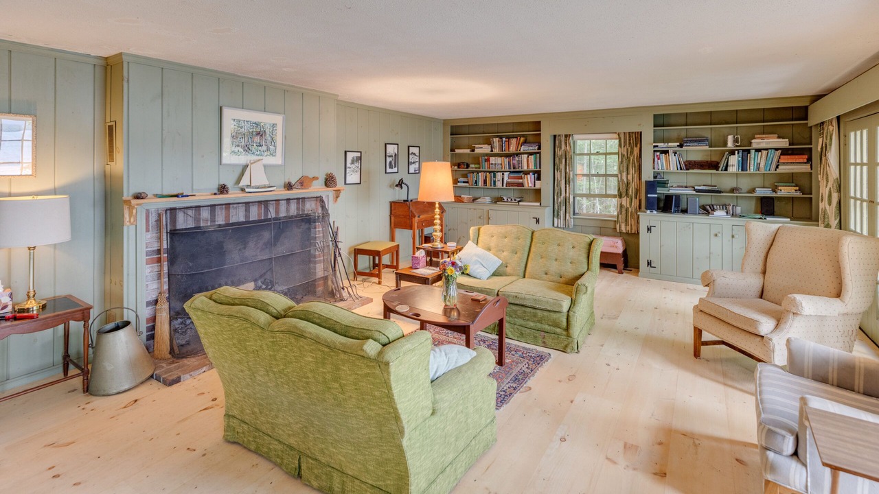 Photo of Livingroom in Holderness