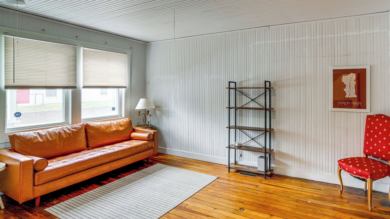 Photo of Livingroom in Hudson