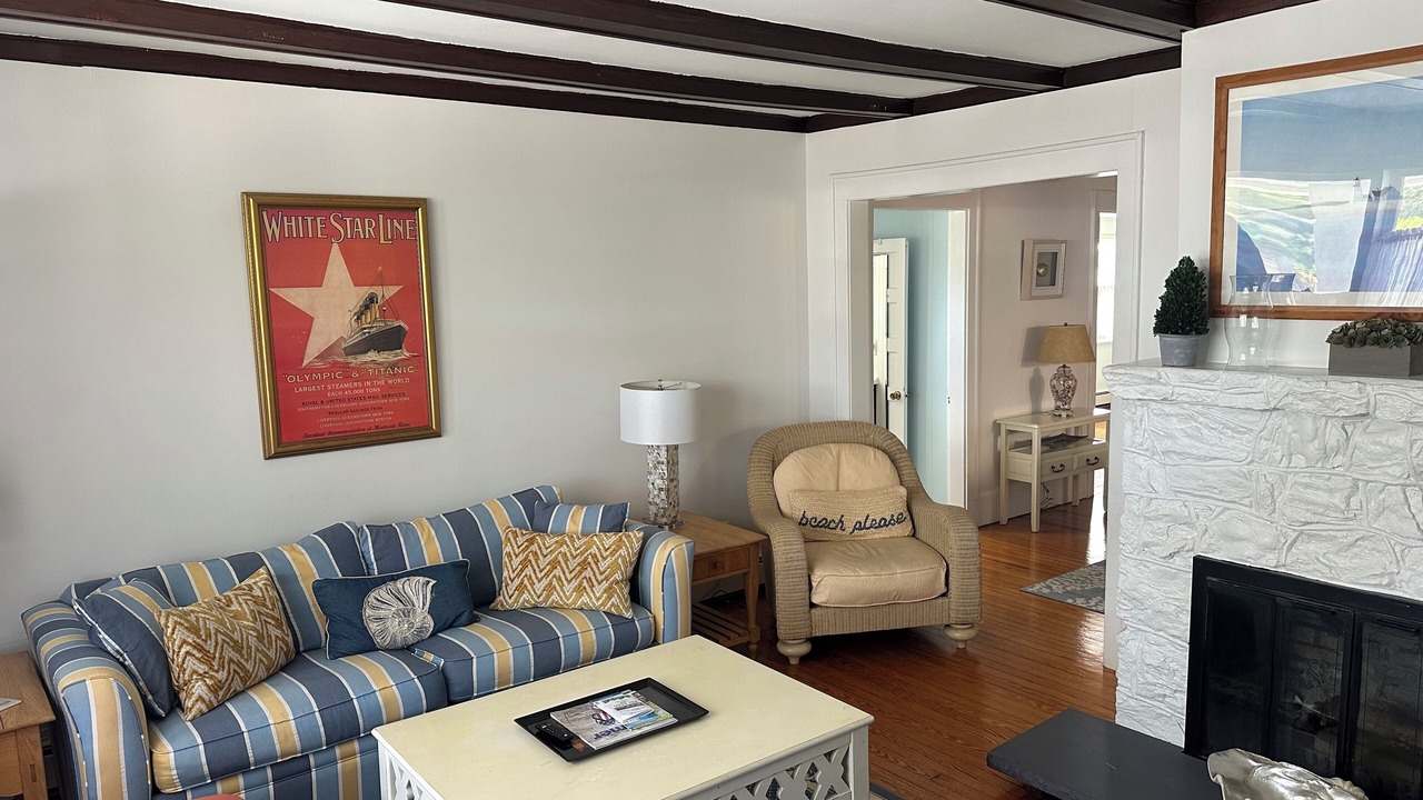 Photo of Livingroom in Avon