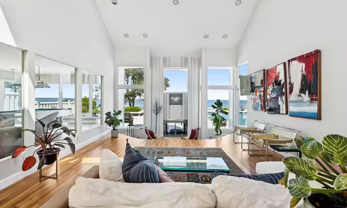Photo of Livingroom in Bayville