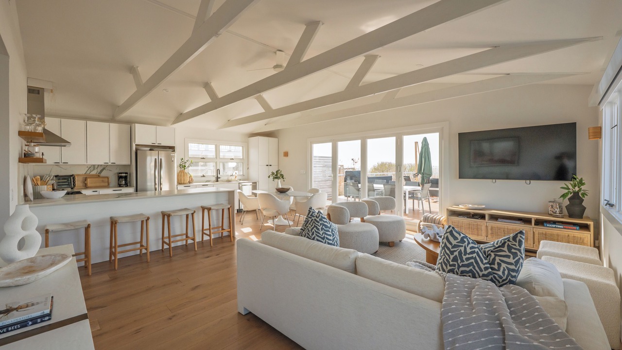 Photo of Livingroom in West Hampton Dunes