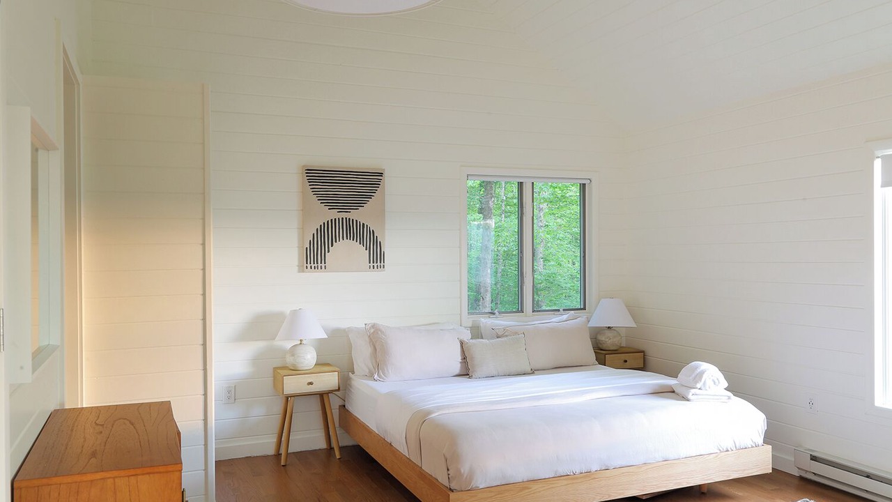 Photo of Bedroom in Parksville