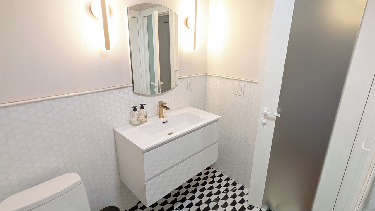 Photo of Bathroom in Garfield