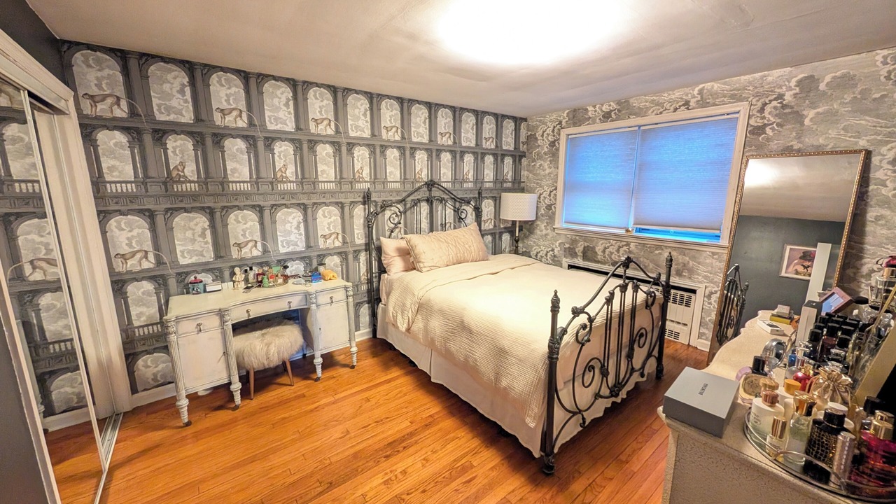Photo of Bedroom in Garfield