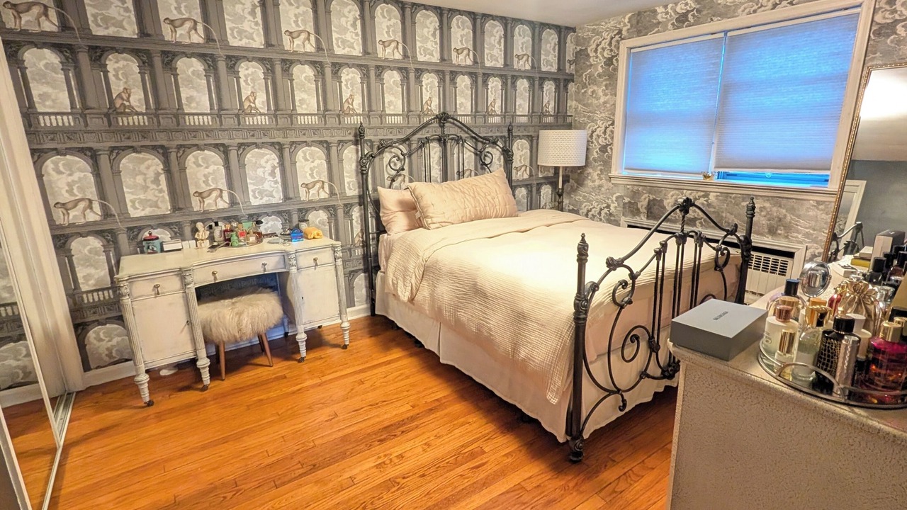 Photo of Bedroom in Garfield