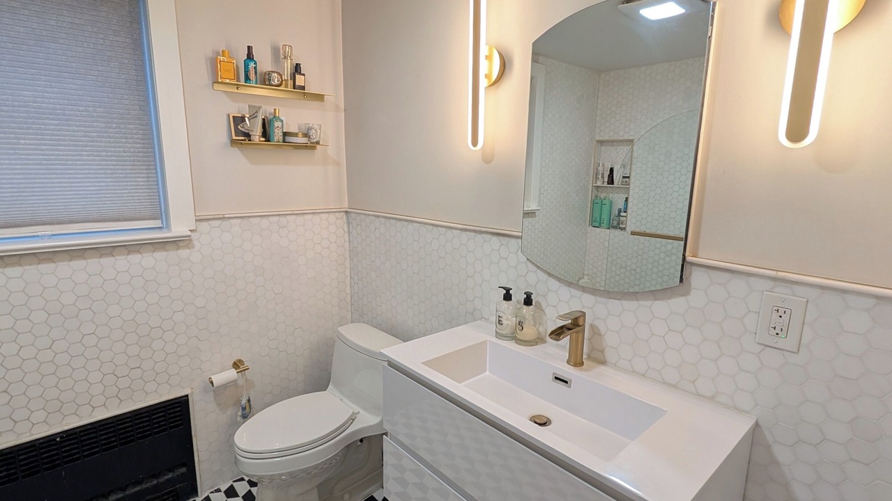 Photo of Bathroom in Garfield