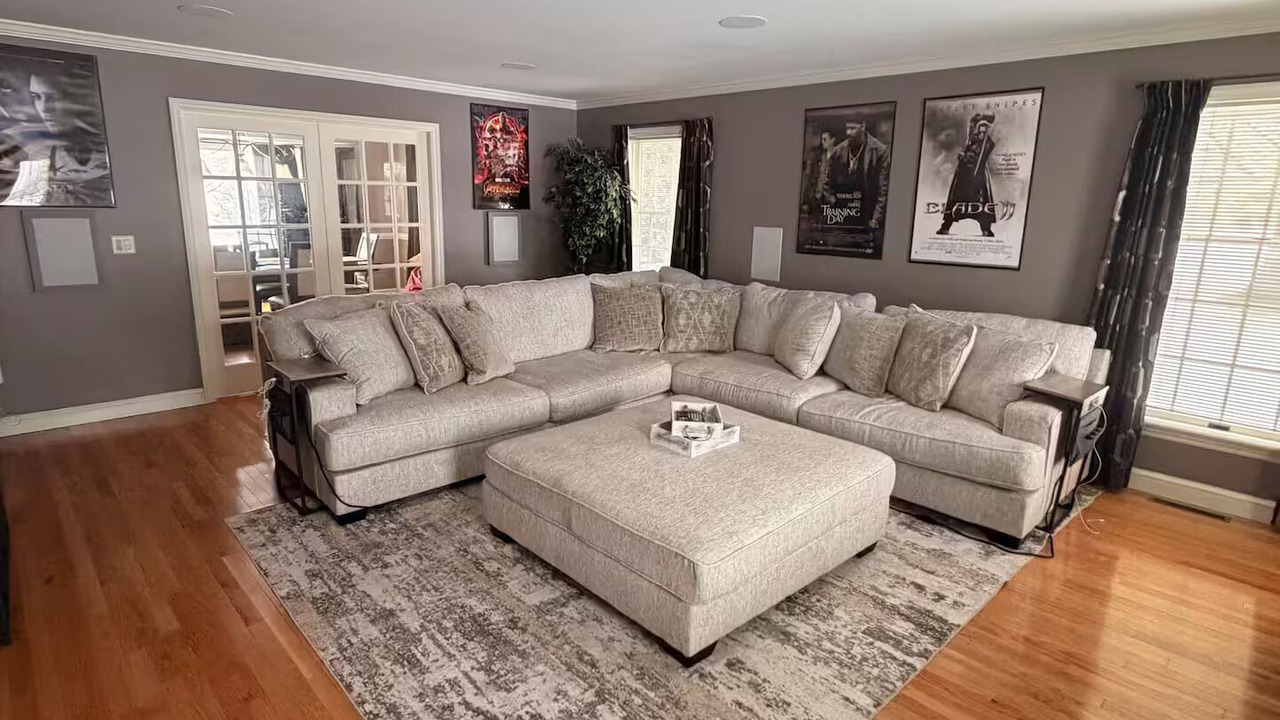 Photo of Livingroom in Queensbury
