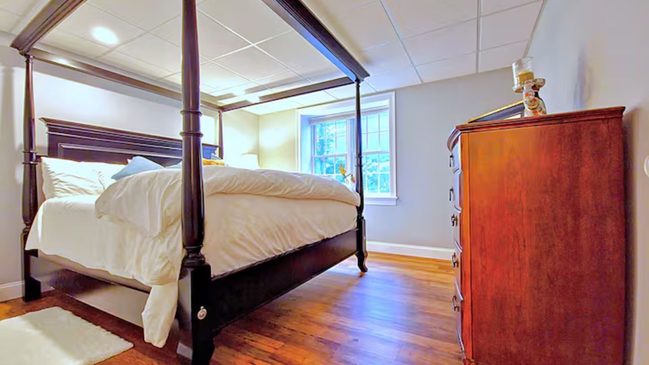 Photo of Bedroom in Popponesset