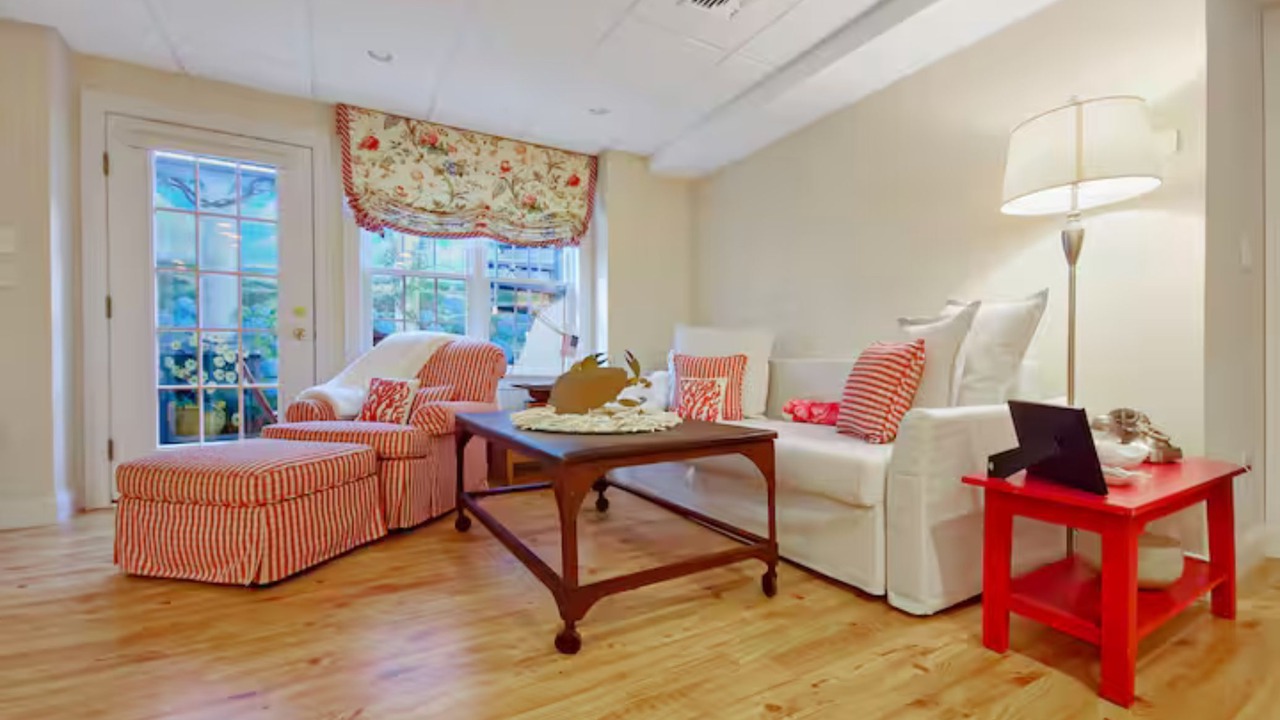 Photo of Livingroom in Popponesset
