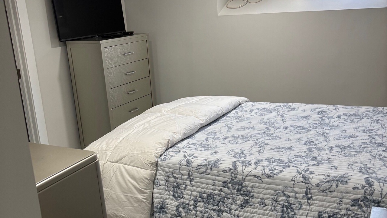 Photo of Bedroom in West End - West Side