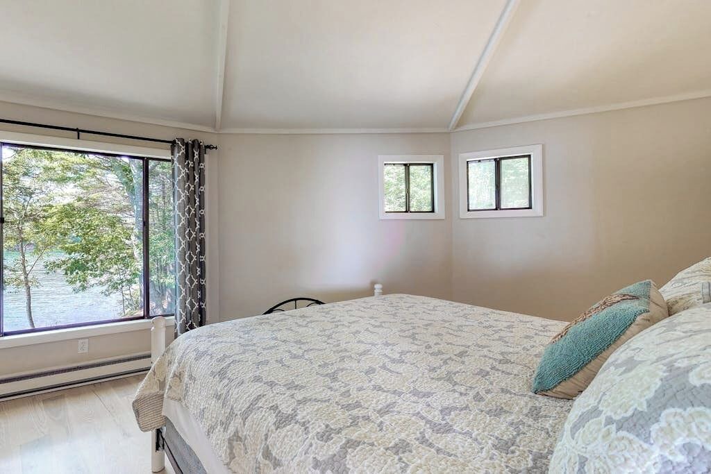 Photo of Bedroom in Isle of Springs