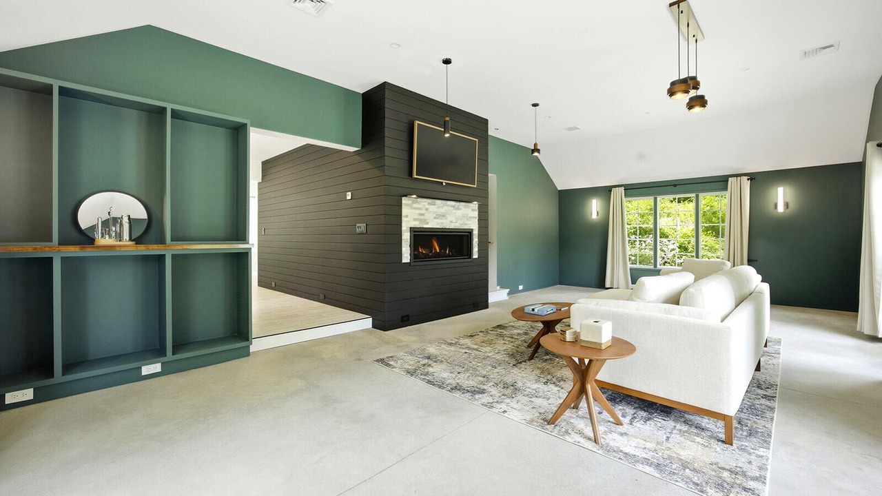 Photo of Livingroom in Lenox