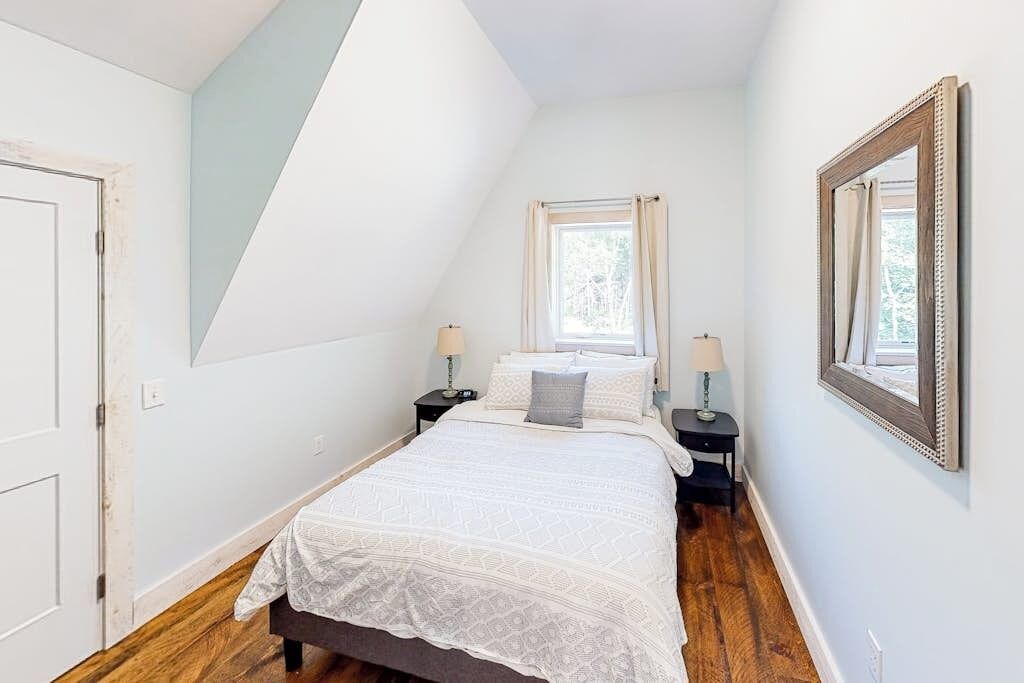 Photo of Bedroom in Lamoine