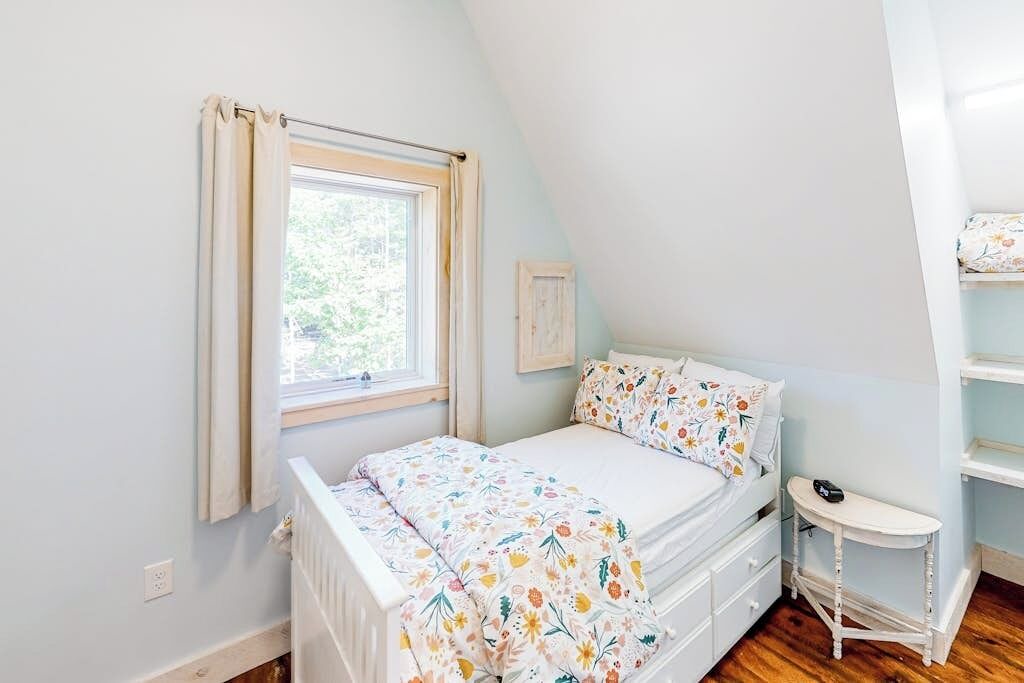 Photo of Bedroom in Lamoine