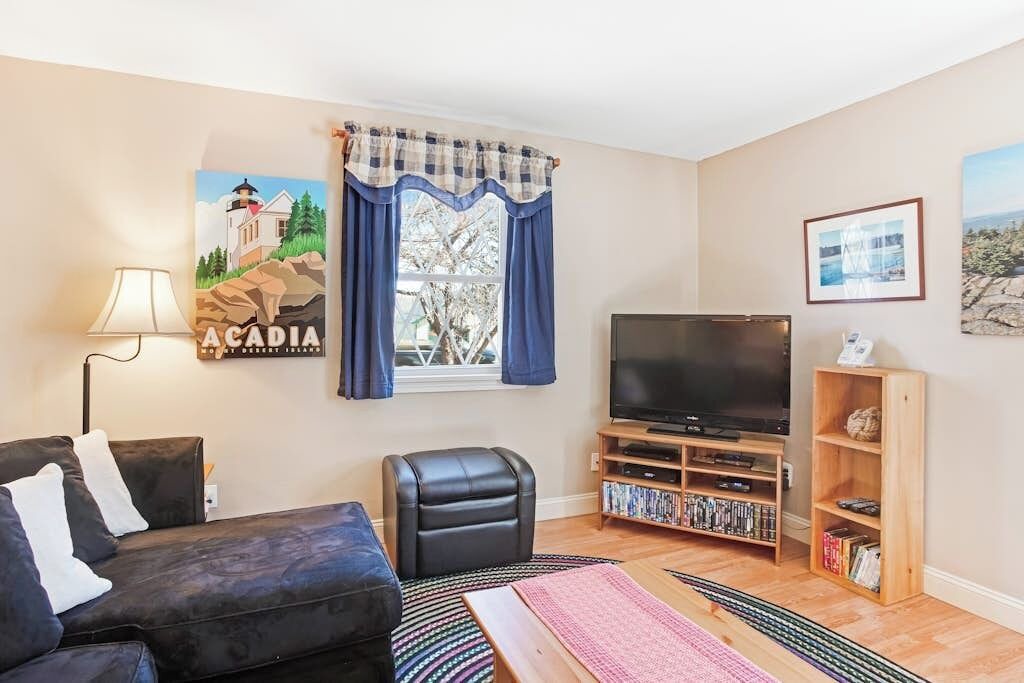 Photo of Livingroom in Seal Cove